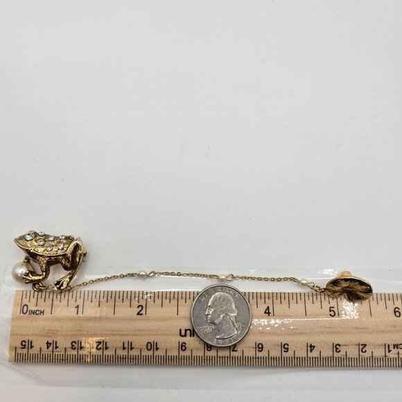 VTG Gold Tone Whimsy Fairy Cottage Frog Lilly pad Chain Link Faux Pearl Tie Tac - Picture 5 of 11
